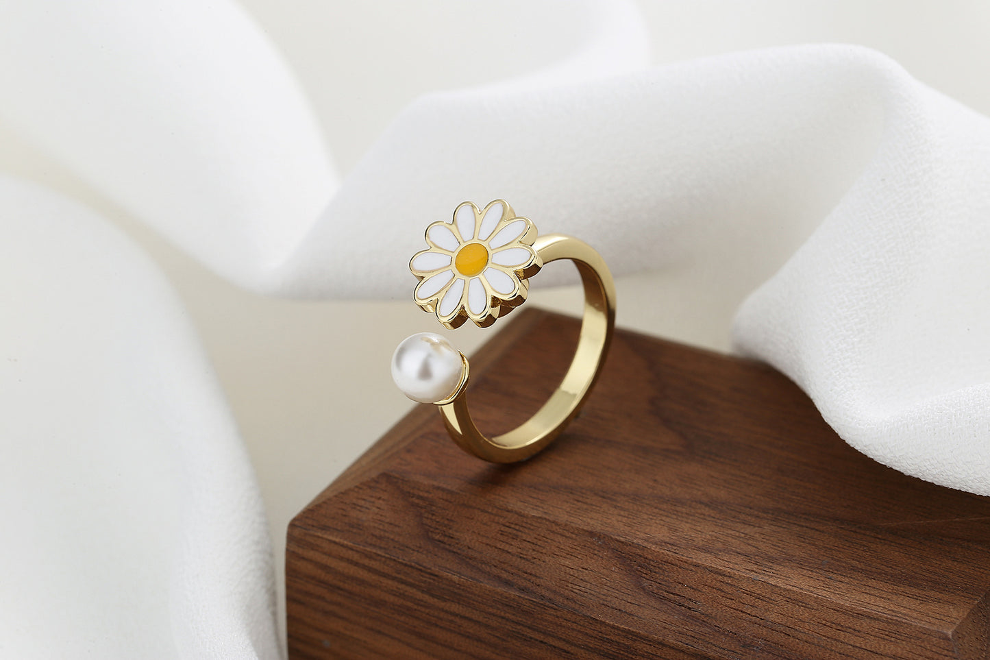 Spinner Fidget Ring | White Daisy | Silver | Gift | Worry | Jewellery | Mindfulness | | Meditation | Flower | Spinning | Worry