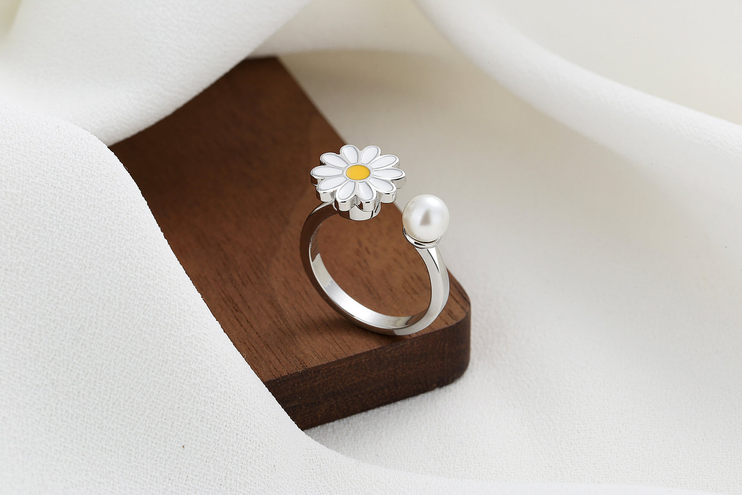 Spinner Fidget Ring | White Daisy | Silver | Gift | Worry | Jewellery | Mindfulness | | Meditation | Flower | Spinning | Worry